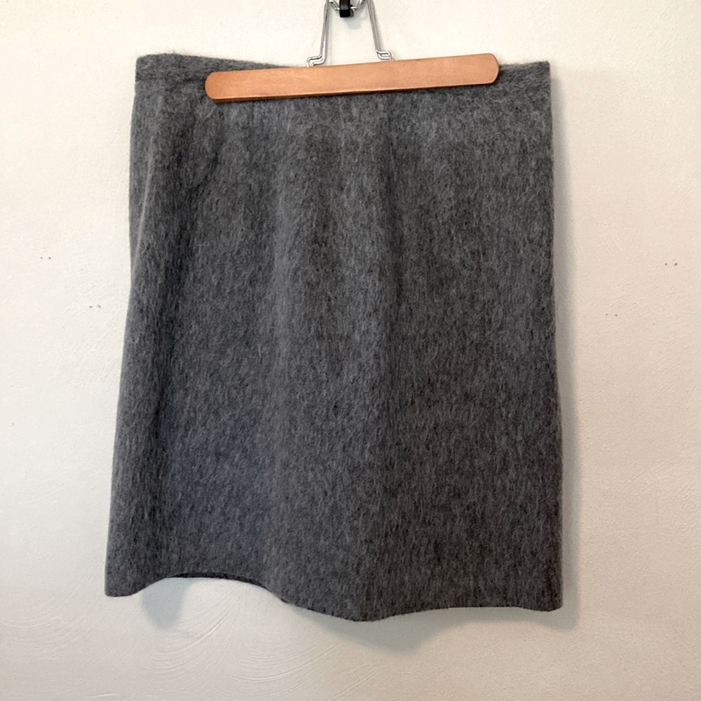 J. Crew short skirt gray wool skirt sz 12 never worn like new zip back